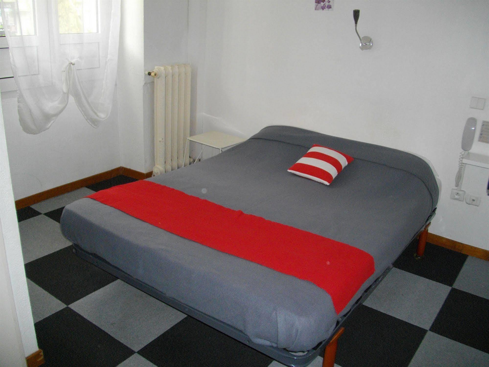 Hotel Central Carcassonne Bagian luar foto