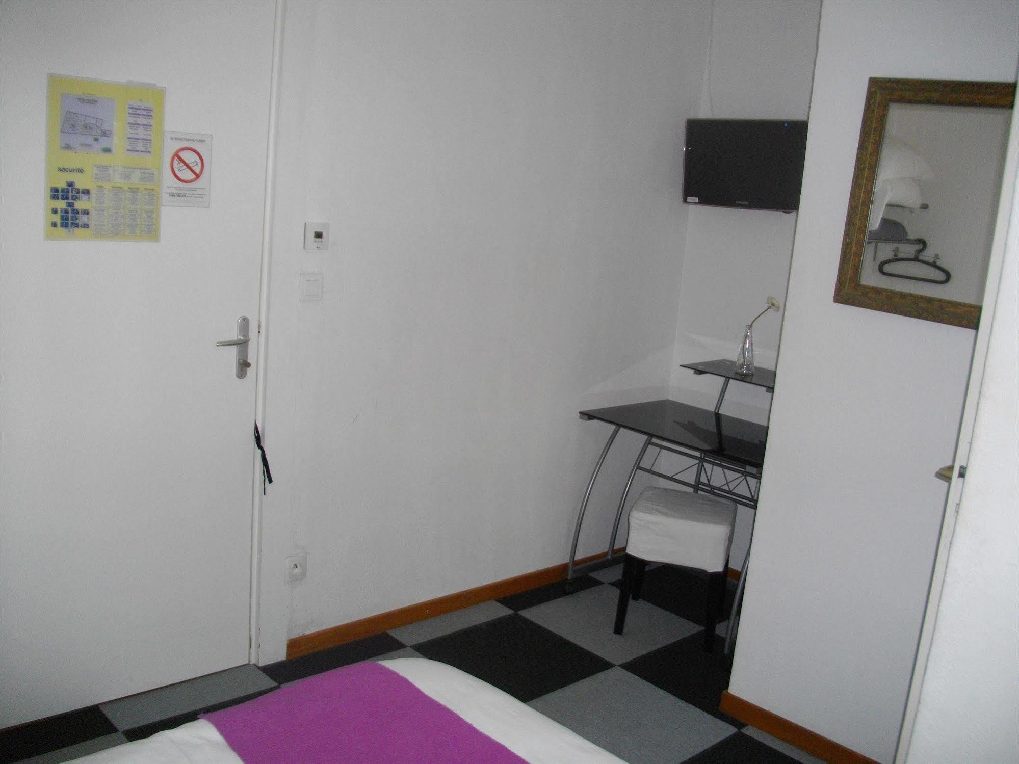 Hotel Central Carcassonne Bagian luar foto