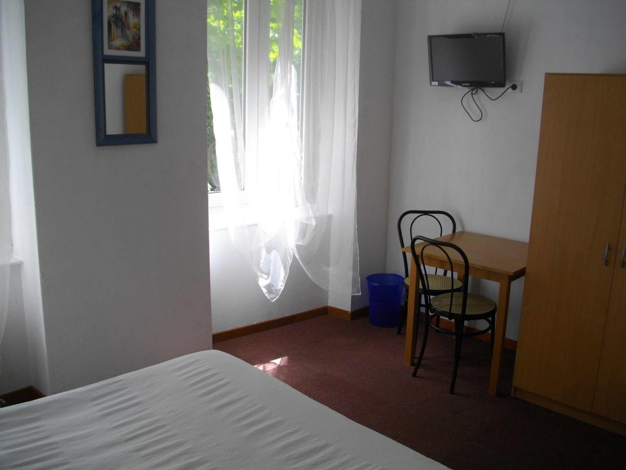 Hotel Central Carcassonne Bagian luar foto