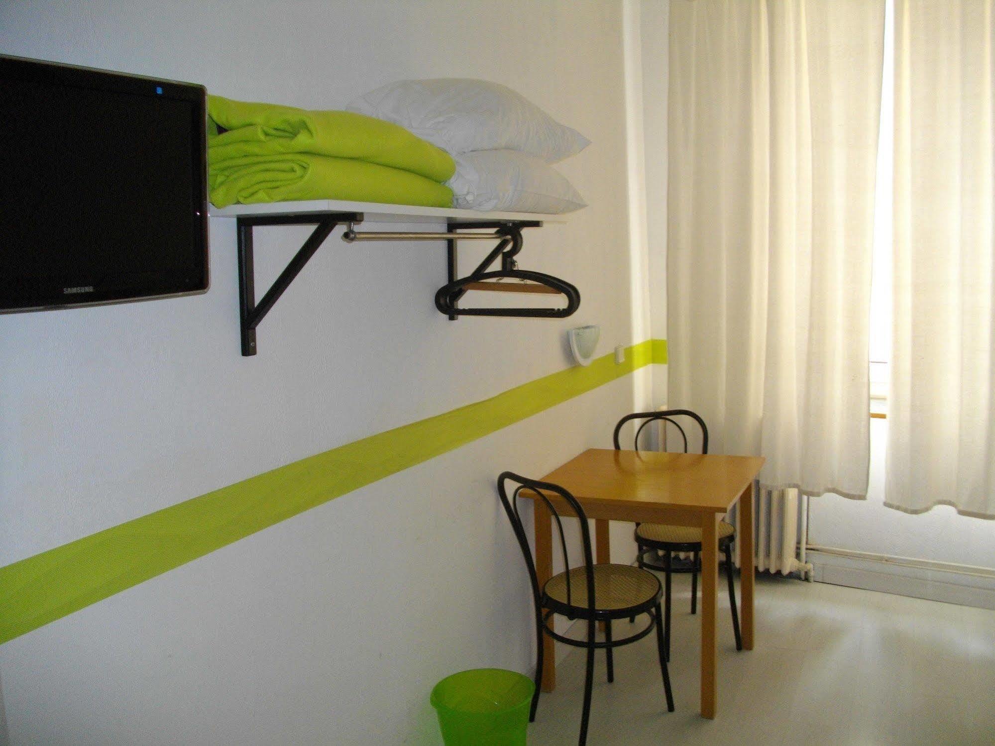 Hotel Central Carcassonne Bagian luar foto